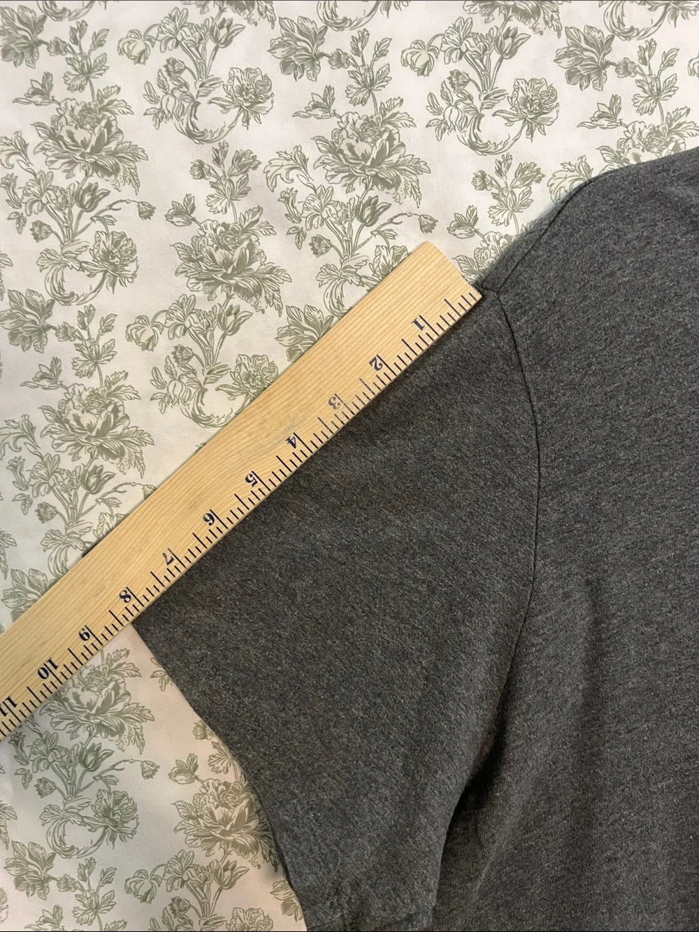 Levi's Charcoal Gray Logo Short-Sleeve Tee